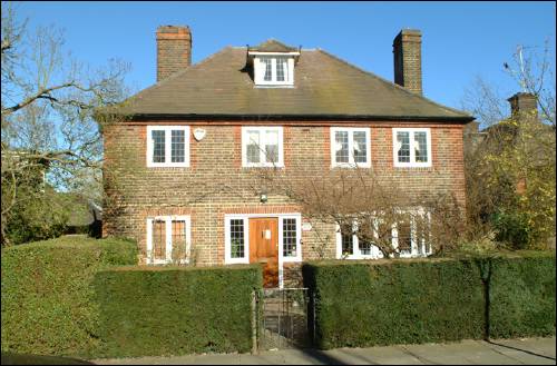 03 Meadway Close